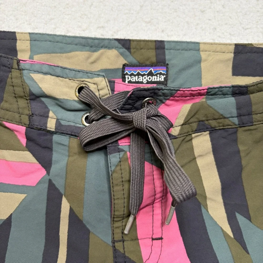 Patagonia Board Shorts Womens 6 Pink Green Geometric Abstract Surf Swim Shorts